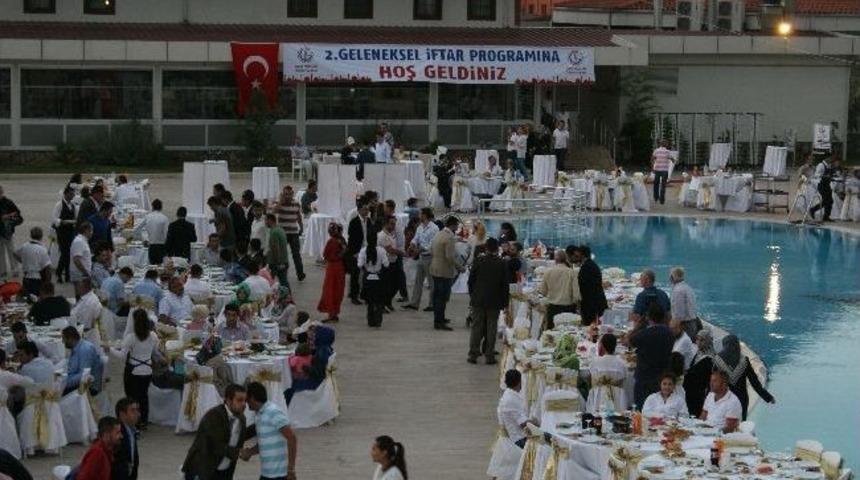 Gen&ccedil; M&uuml;siad D&uuml;zenlediği İftarda Gen&ccedil;leri Bir Araya Getirdi