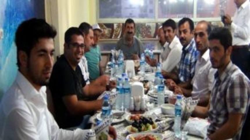 Başkan &Ccedil;elik Basın Menuplarıyla İftarda Bir Araya Geldi