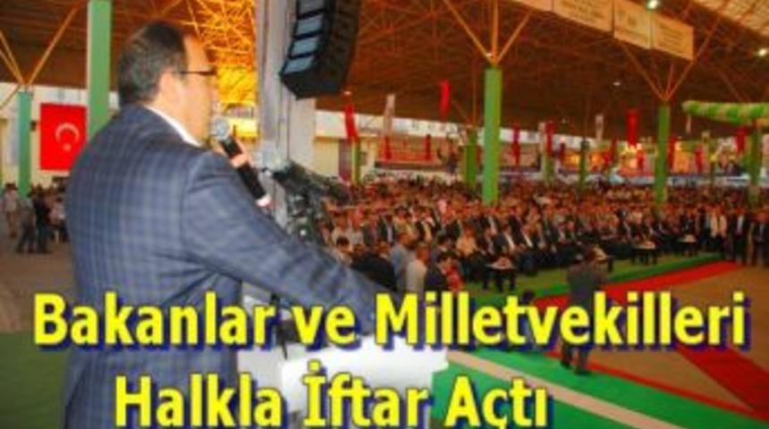 Bakanlar ve Milletvekilleri Halkla iftar a&ccedil;tı