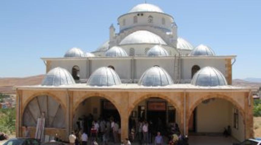 Ey&uuml;p Sultan Camii Ibadete A&ccedil;ıldı