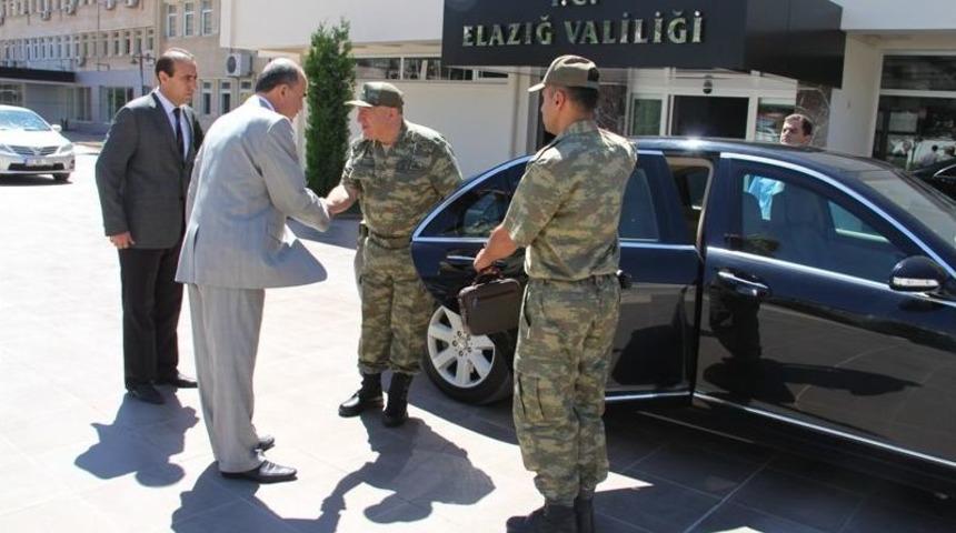 Korgeneral Akbaş, Vali Erol&rsquo;u Ziyaret Etti