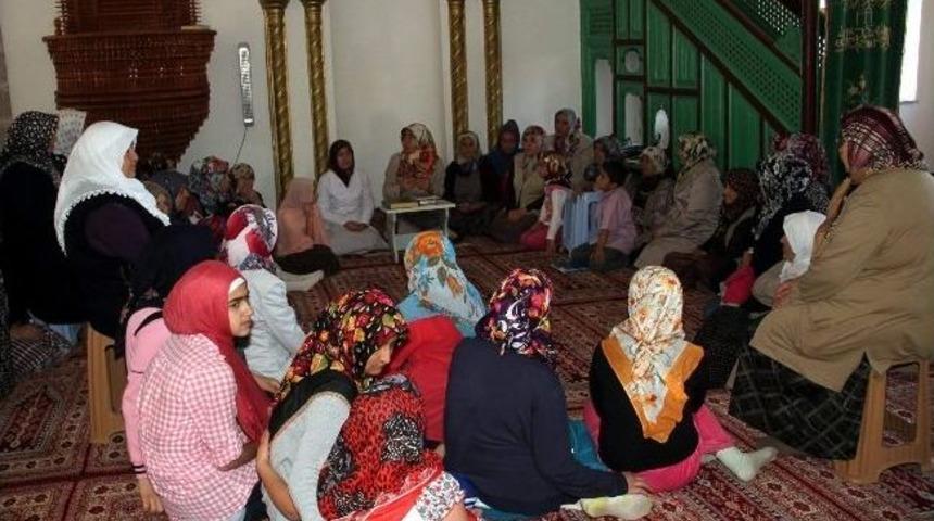 Pınarbaşı'nda Bayanlara Y&ouml;nelik Vaaz Ve İrşat Programı D&uuml;zenlendi