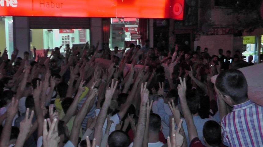 Silopi&rsquo;de G&ouml;stericiler Bir Gazeteciye Saldırdı