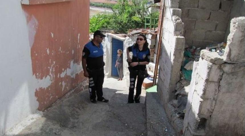Polis Vatandaşın Kapısını Bu Kez Yardım İ&ccedil;in &Ccedil;aldı