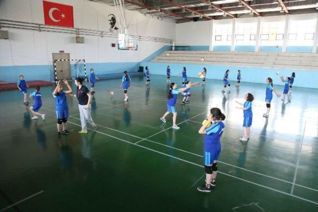 Yaz Spor Okullarında Voleybol Tutkusu