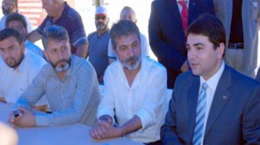DP Genel Başkanı Uysal, Grevdeki İsdemir Iş&ccedil;isine Destek Verdi