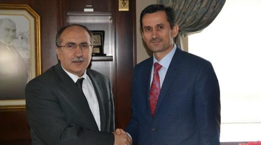 Spor İl M&uuml;d&uuml;r&uuml; &Ouml;zmekik&rsquo;ten Vali Savaş&rsquo;a Ziyaret