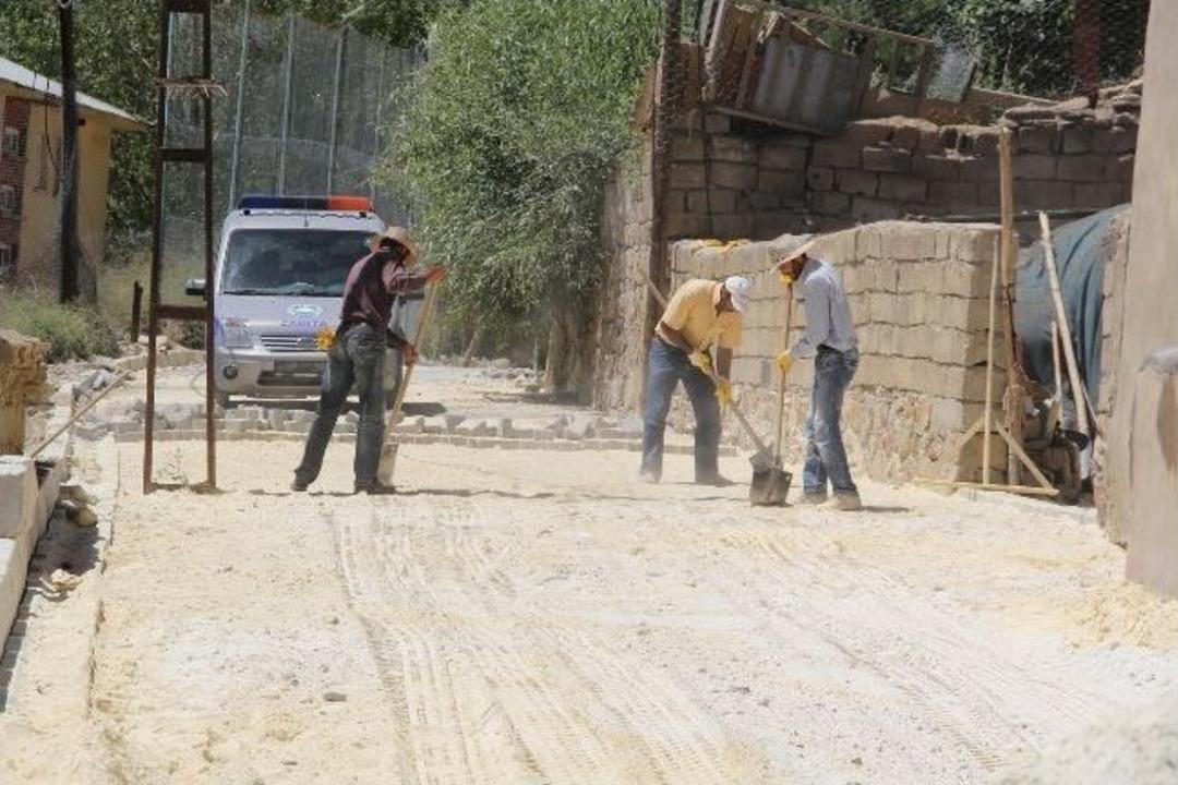 Başkale Belediyesi&rsquo;nden Parke &Ccedil;alışması