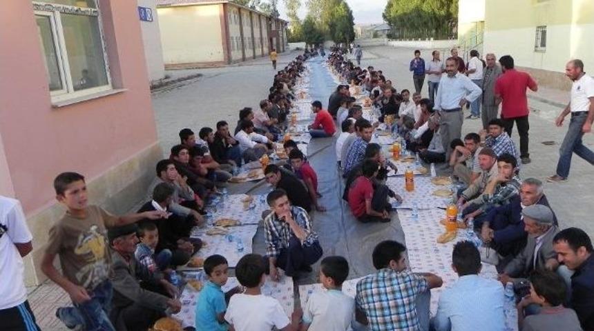 Bdp &Ccedil;aldıran&rsquo;da İftar Yemeği Verdi