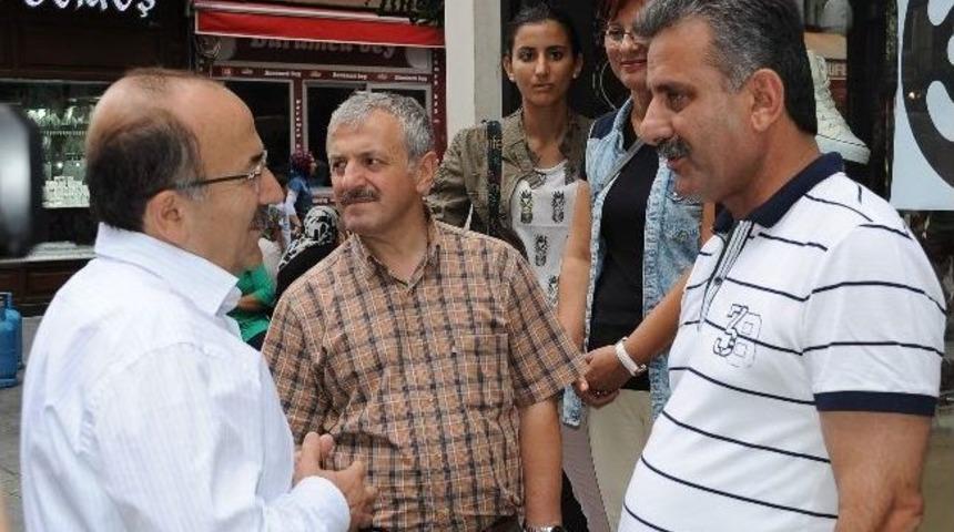 Başkan G&uuml;mr&uuml;k&ccedil;&uuml;oğlu Esnafın Bayramını Kutladı