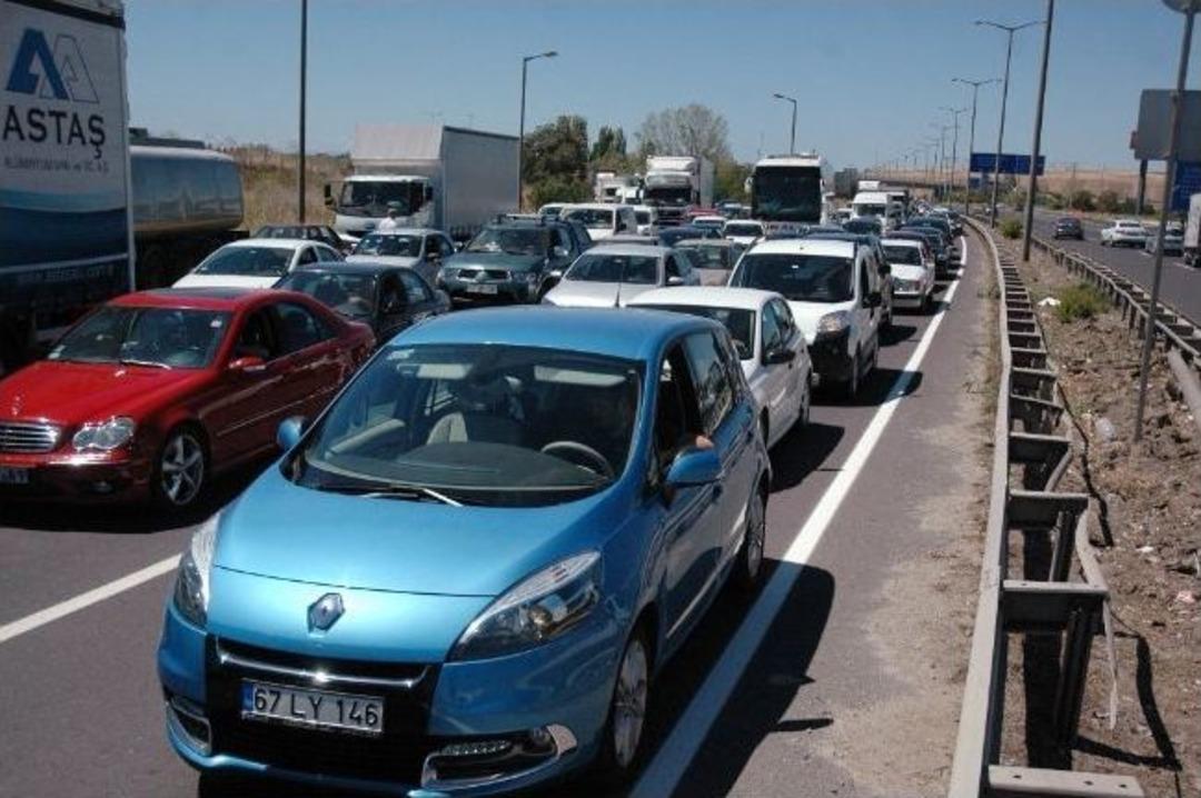 D-110 Karayolunun Kapatılmasına S&uuml;r&uuml;c&uuml;lerden Tepki