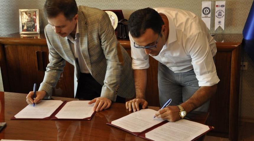 Uşak &Uuml;niversitesi Ile Uşak Sportif Arasında Protokol Imzalandı