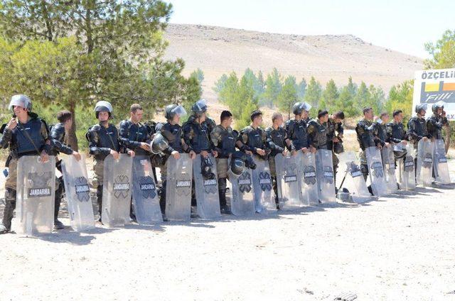 Polis, Eylemcilerin Ceylanpınar’a Girişine Izin Vermedi