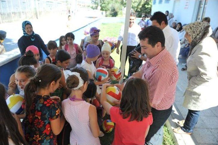 Başkan Vekili Bakıcı'dan Yaz Spor Okulu Öğrencilerine Hediye Top G1