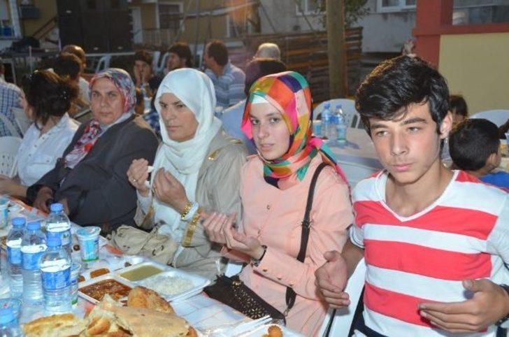 Kartepe’de Dostluk Sofrası Yeşilkent’te Kuruldu G4