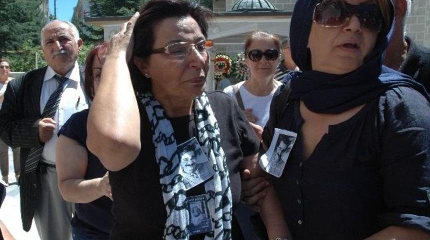 &Uuml;nl&uuml; Şair Ahmet Erhan Son Yolculuğuna Uğurlandı