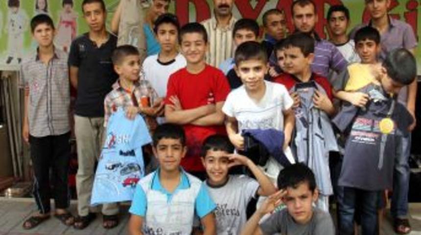 Diyarbakır Esnafı, Iki Haftada Kur&rsquo;an &Ouml;ğrenen 100 &Ccedil;ocuğa Bayramlık Aldı