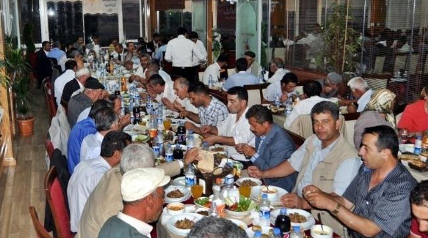 Ak Parti&rsquo;den Muhtarlara İftar Yemeği