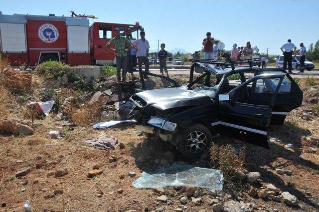 Antalya'da Trafik Kazası: 3 Yaralı