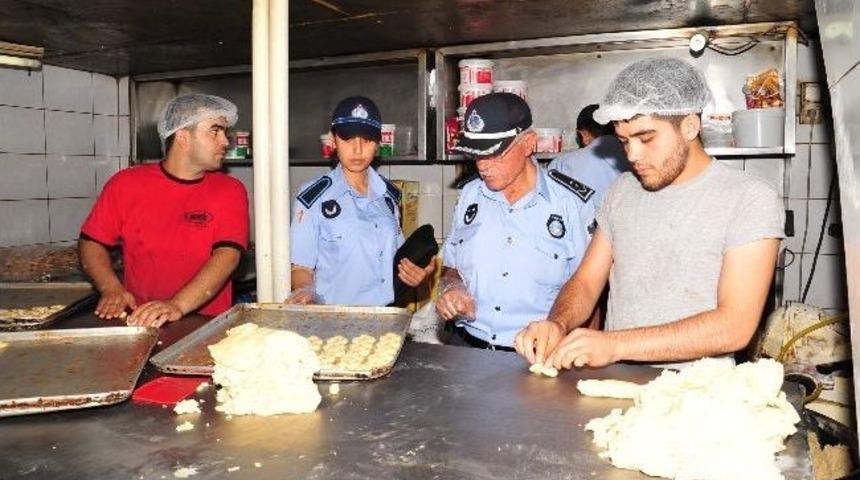 Şahinbey Zabıtasından Bayram &Ouml;ncesi Şekerlemeci, Pasta Ve Tatlıcılara Sıkı Denetim