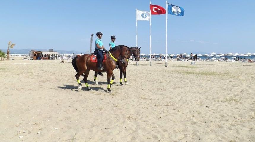 Atlı Jandarmalar Plajlarda G&ouml;rev Başlayınca Hırsızlıklar Azaldı