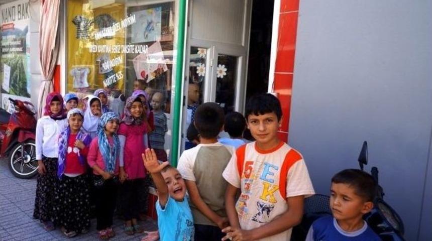 Sarıg&ouml;ll&uuml; 20 &Ouml;ğrenci Bayrama Mutlu Girecek