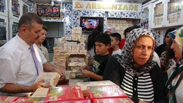 Bayramda Şeker Ve Çikolata Yerine Badem Ezmesi