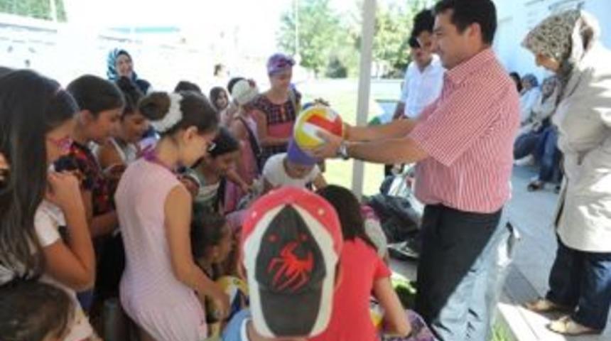 Belediye başkanından kursiyerlere hediye