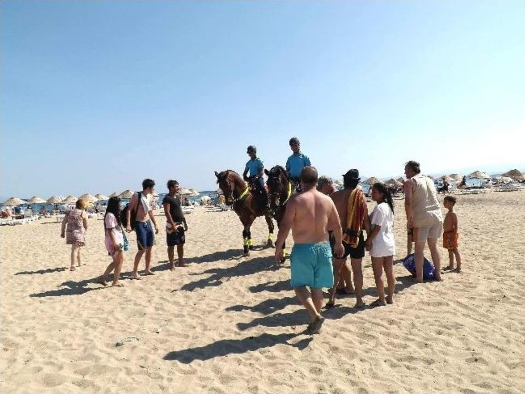 Plajları Atlı Jandarma Timleri Koruyor