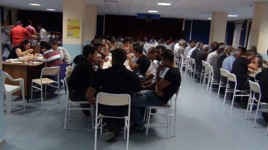 Ovacık Kaymakamı Vatandaşlarla İftarda Bir Araya Geldi