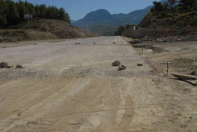 Fethiye’de Yol İnşaatı Bu Ev Yüzünden Bekliyor