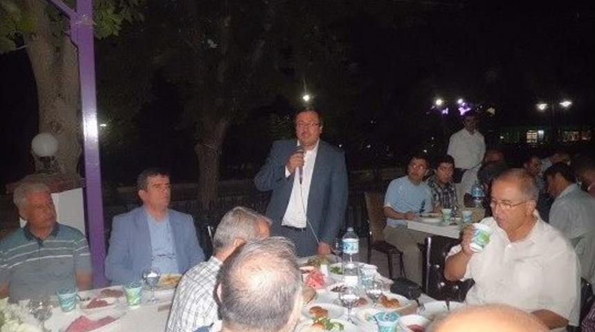 İmam Hatip Mezunları İftar Yemeğinde Bir Araya Geldi