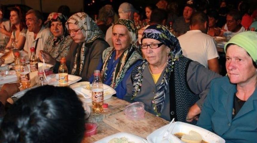 Bu İftar Sınırları Farklı Medeniyetleri Aynı Sofrada Buluşturuyor