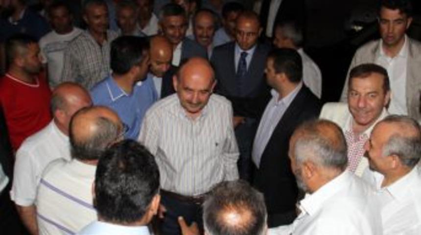 Bakan M&uuml;ezzinoğlu, Esenyurtlularla Iftar Yaptı