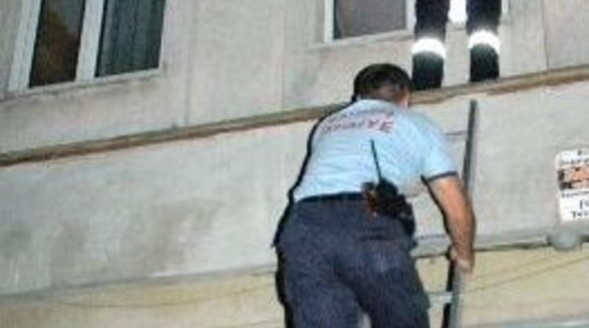 Sahur Vaktinde Kedi Kurtarma Operasyonu