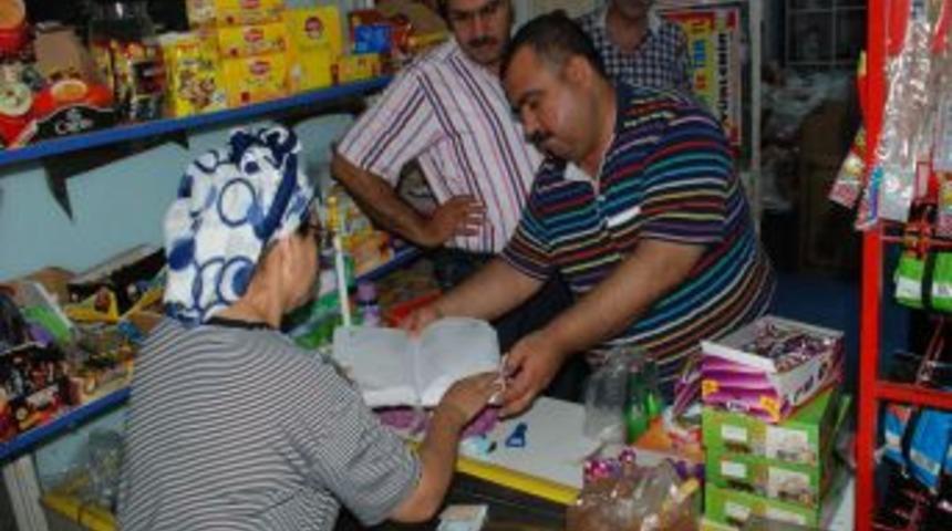 Fakirlerin Bakkal Borcunu Hayırseverler &Ouml;d&uuml;yor