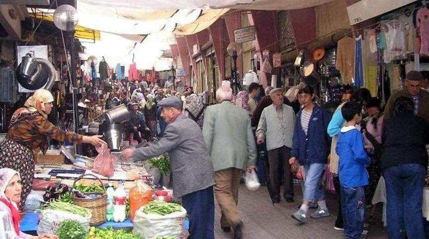 Salı Pazarında Bayram Yoğunluğu