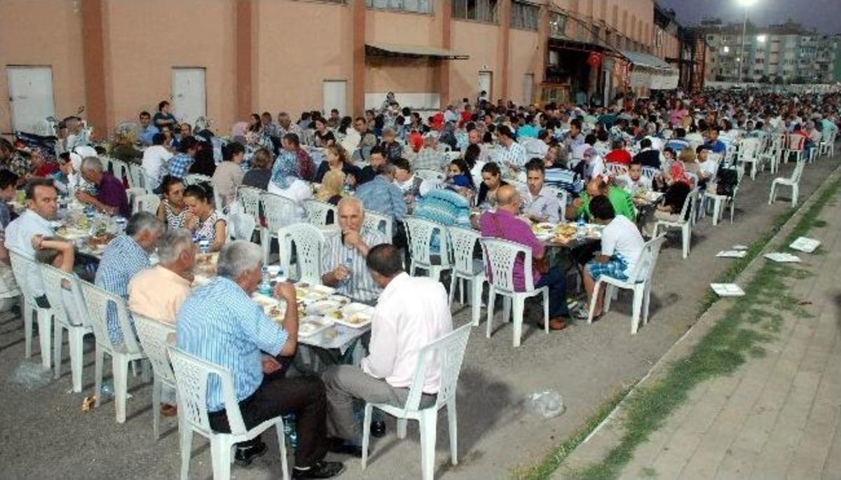 Ak Parti&rsquo;den 5 Bin Kişilik İftar Yemeği