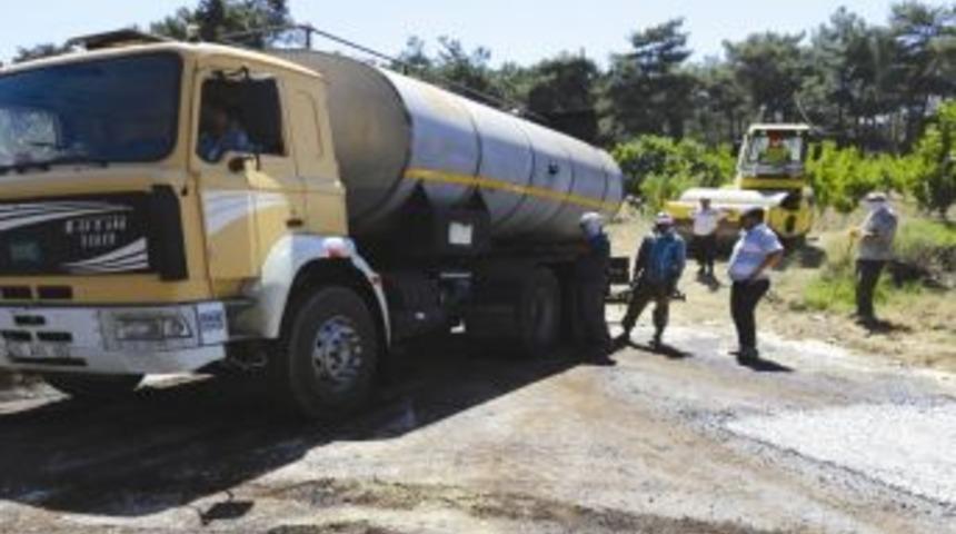 Sel&ccedil;uk'ta Asfaltlanan Arazi Yolları &Ccedil;ift&ccedil;inin Y&uuml;z&uuml;n&uuml; G&uuml;ld&uuml;rd&uuml;