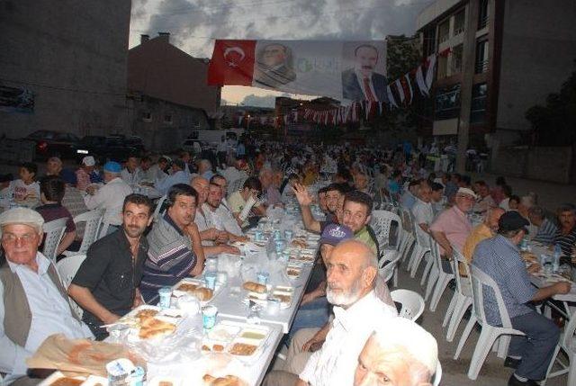 &Uuml;&ccedil; Mahalle Aynı Anda İftar A&ccedil;tı 1