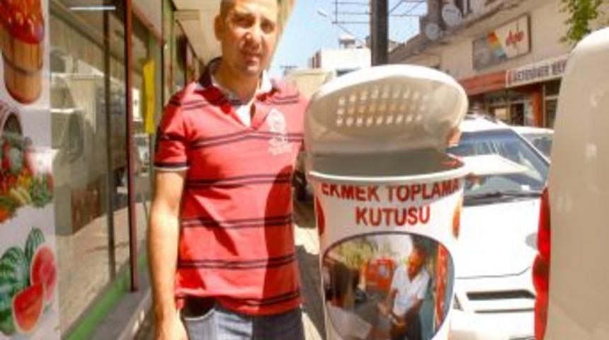 'Ekmekler &Ccedil;&ouml;pe Gitmesin' Diyerek, Şehrin Her Tarafına Ekmek Kutusu Dağıttı