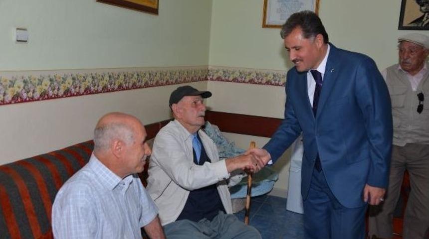 &Ccedil;akır&rsquo;dan Huzurevi Ve &Ccedil;ocuk Yuvası&rsquo;na Bayram Ziyareti