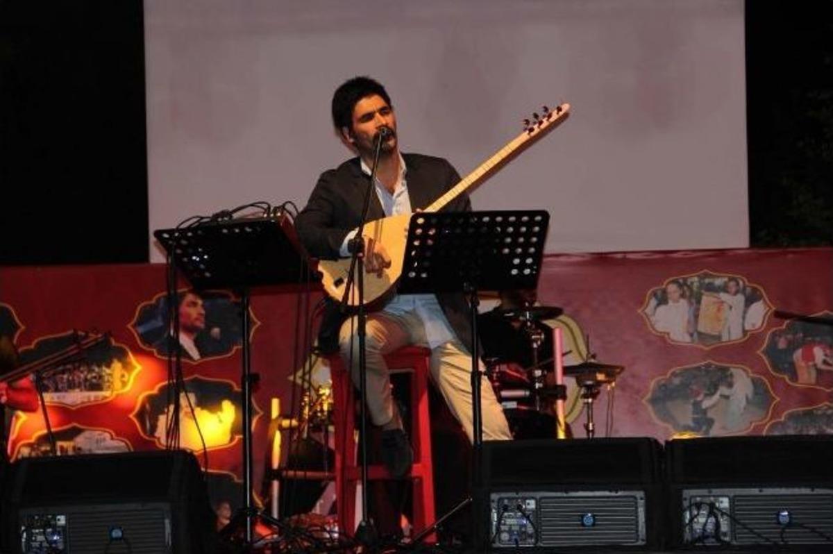 Uğur Işılak &Ccedil;an&rsquo;da Konser Verdi