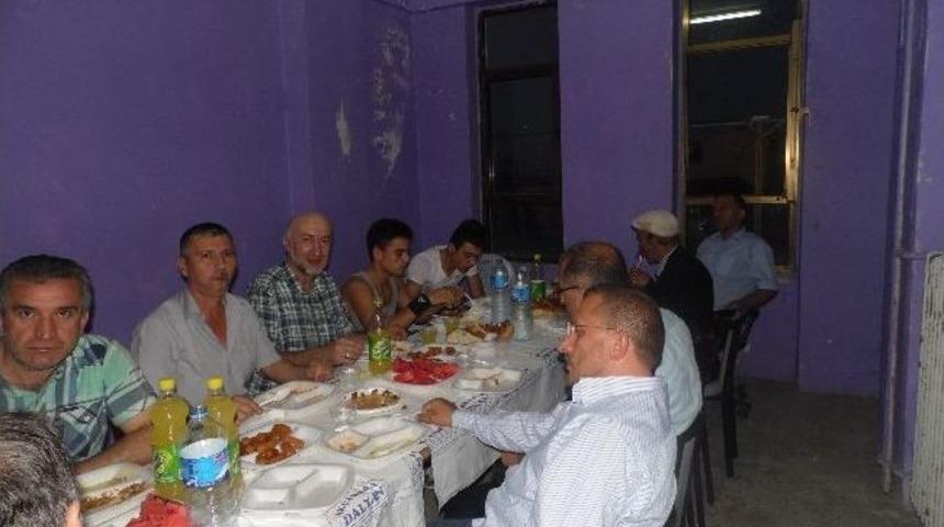 Anadolu Gen&ccedil;lik Derneği İftarda Bir Araya Geldi