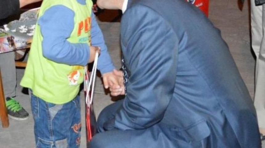 Vali Azizoğlu Yardıma Muhta&ccedil; &Ccedil;ocuklarla İftarda Buluştu