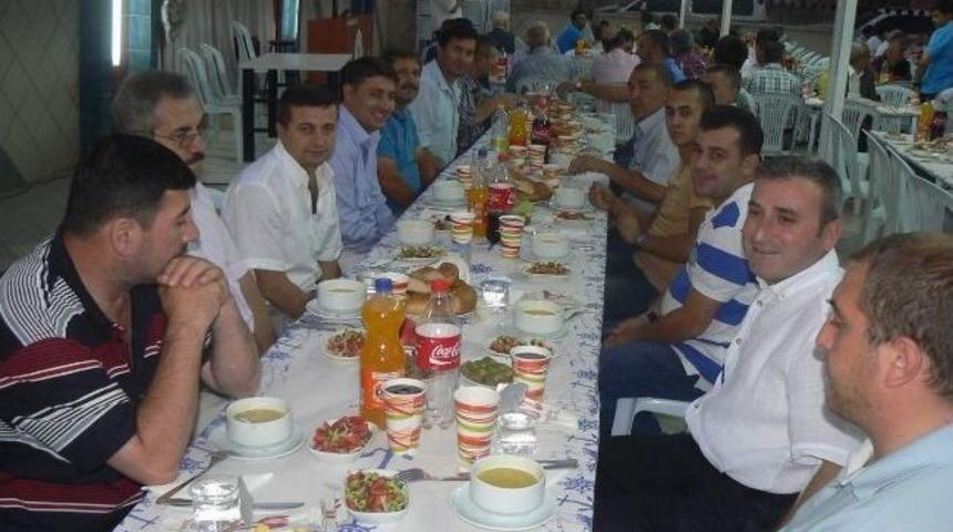 Boz&uuml;y&uuml;k Şof&ouml;rler Odası'ndan İftar Yemeği