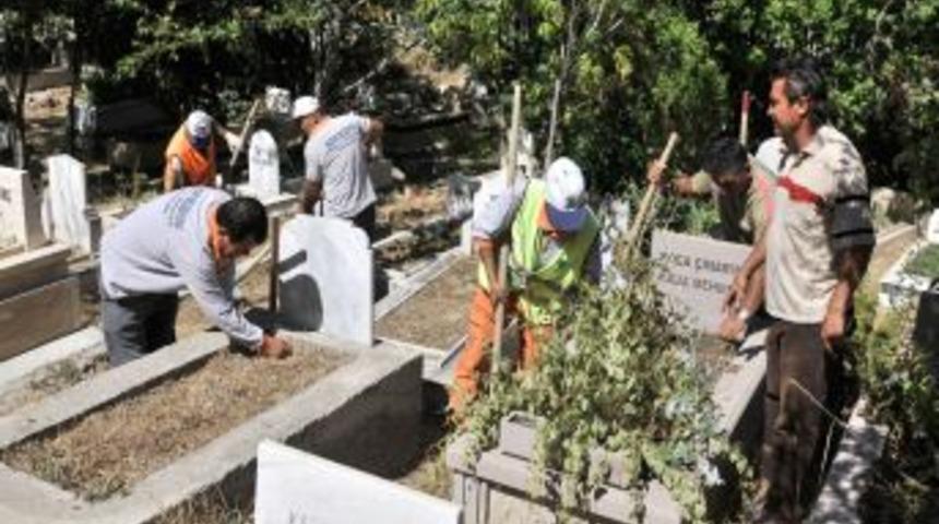 Mamak&rsquo;ta Cami Ve Mezarlıklarda Bayram Hazırlığı