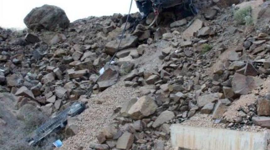 Koyulhisar'da Trafik Kazası: 2 Yaralı