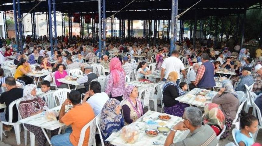 Kiraz Belediyesi&rsquo;nden Geleneksel İftar Yemeği