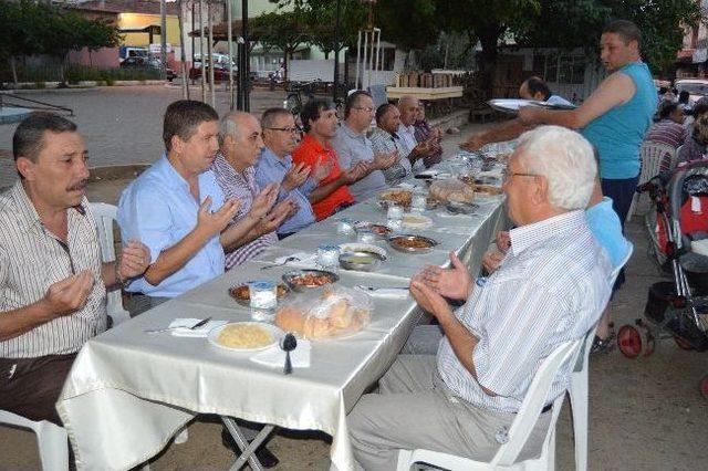 Kiraz Belediyesi&rsquo;nden Geleneksel İftar Yemeği 1